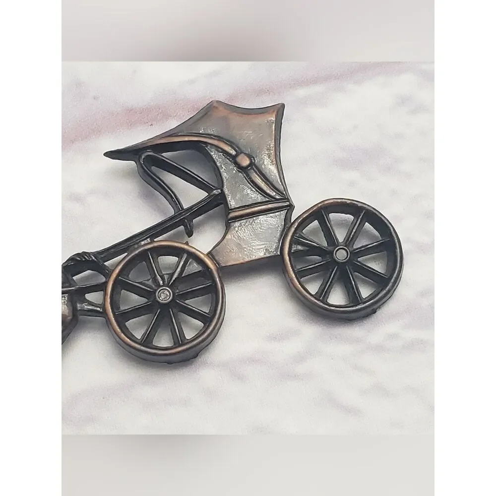 VINTAGE 1940s Horse & Buggy Molded Celluloid Plastic Brooch Collectible